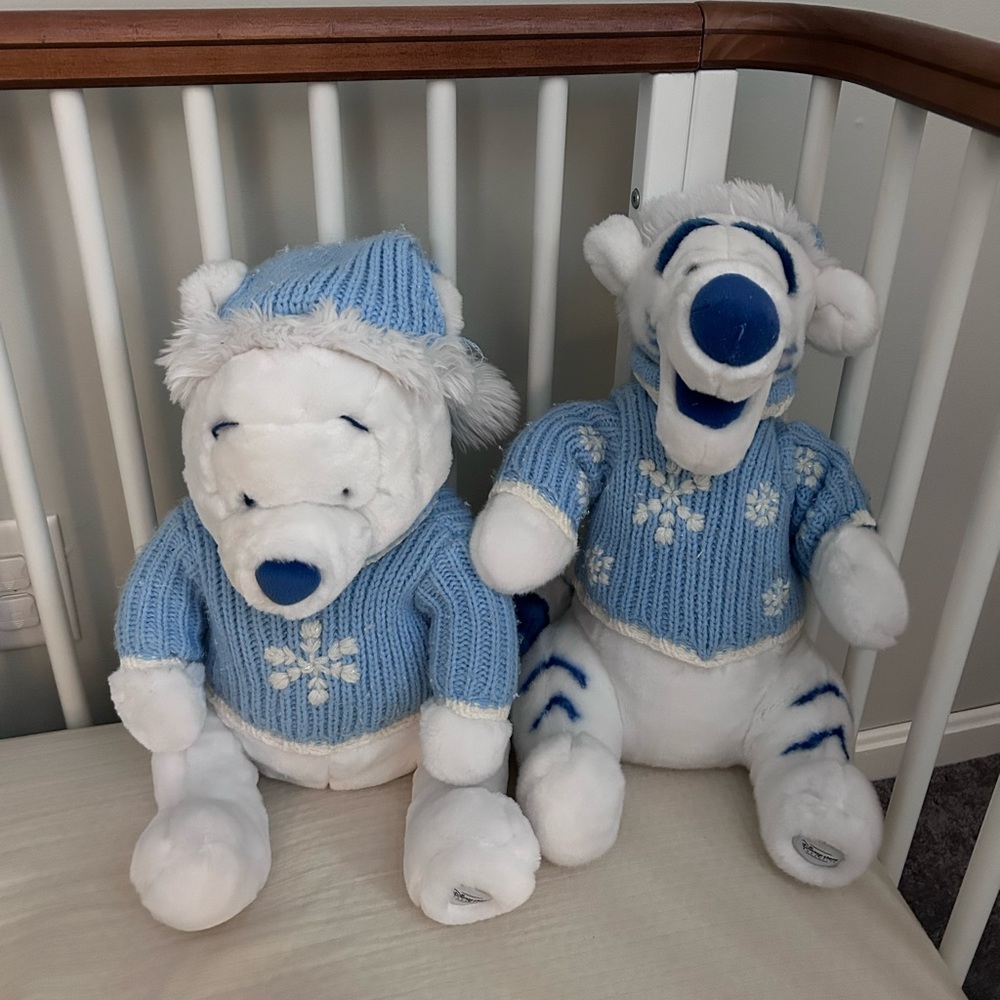 Disney Store Exclusive - Winnie The Pooh And Tigger Plush White and Blue Winter